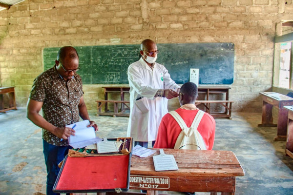 Dépistage gratuit pour prévenir les troubles de la vue chez les jeunes à Ina