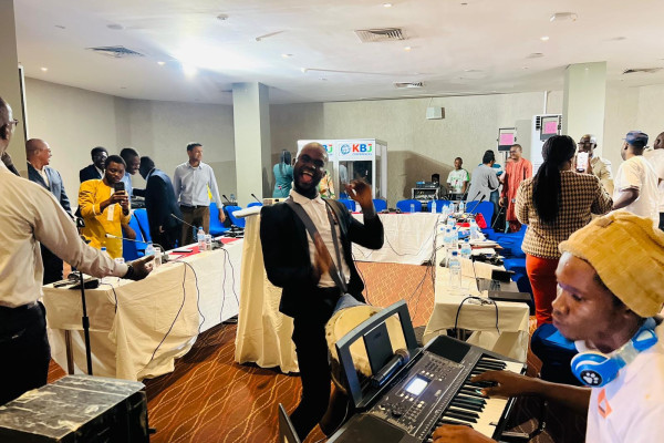 Le Bénin partage son expérience sur le WHOPEN et prépare l’implémentation du PEN+ lors d’un voyage d’étude en Sierra Leone