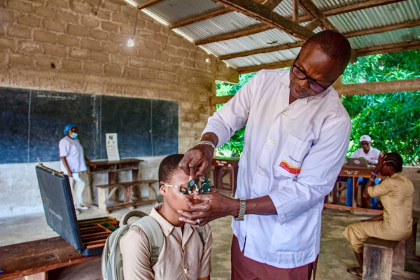 Dépistage gratuit pour prévenir les troubles de la vue chez les jeunes à Ina