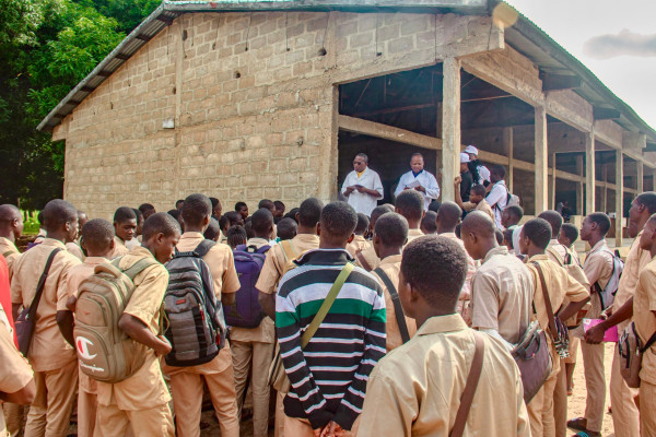 Dépistage gratuit pour prévenir les troubles de la vue chez les jeunes à Ina