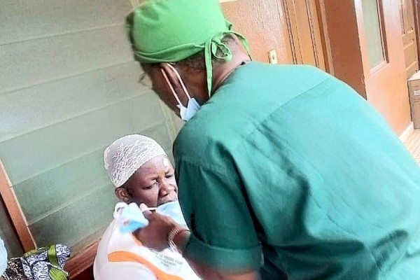 Le PNLMNT en action : Plus de 200 patients opérés gratuitement de la cataracte à Comè