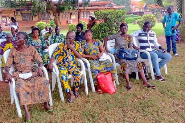 Le PNLMNT en action : Plus de 200 patients opérés gratuitement de la cataracte à Comè