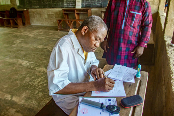 Dépistage gratuit pour prévenir les troubles de la vue chez les jeunes à Ina