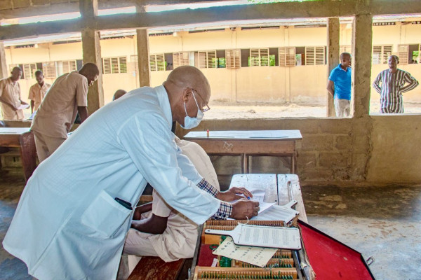 Dépistage gratuit pour prévenir les troubles de la vue chez les jeunes à Ina